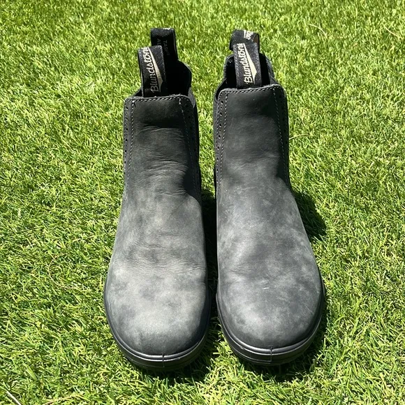 NWT BLUNDSTONE Rustic Black Premium Leather High Top Boots!