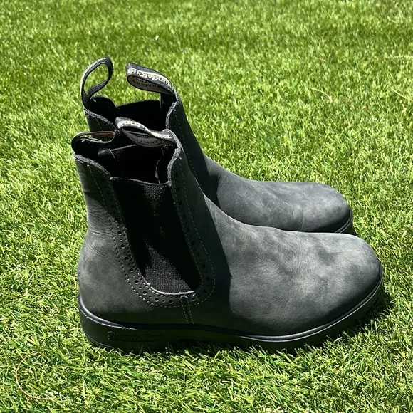 NWT BLUNDSTONE Rustic Black Premium Leather High Top Boots!