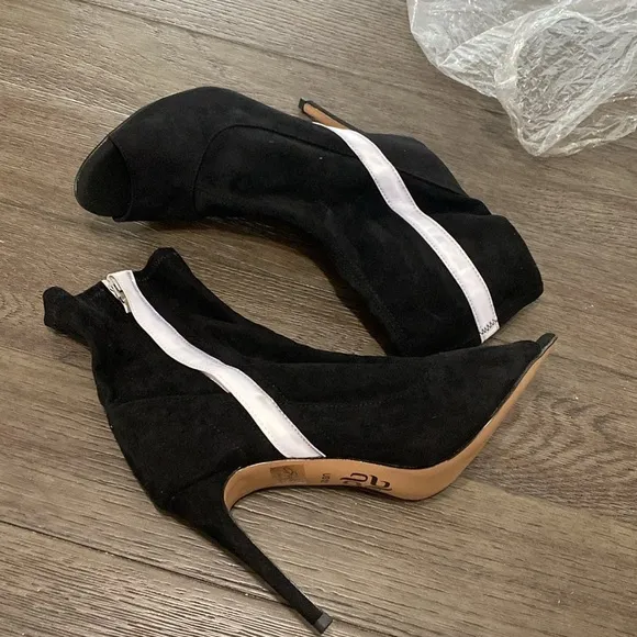 NWT BURJU Speechless Ankle Bootie Open Toe Stretch Ankle Boots | Black 12