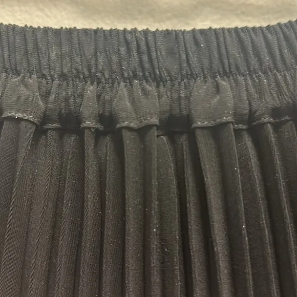 NWT CO PLEATED BLACK SKIRT SIZE MEDIUM