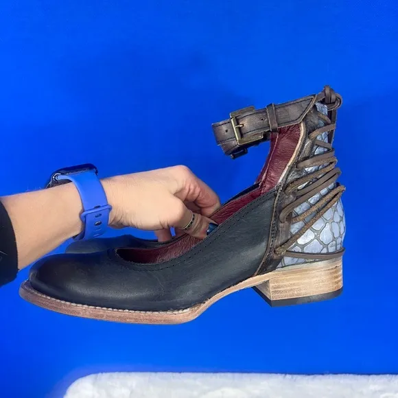•NWT |•FREEBIRD BY STEVEN•| 'Marlon' Mary Jane Navy Blue Croc Shoes Size 10
