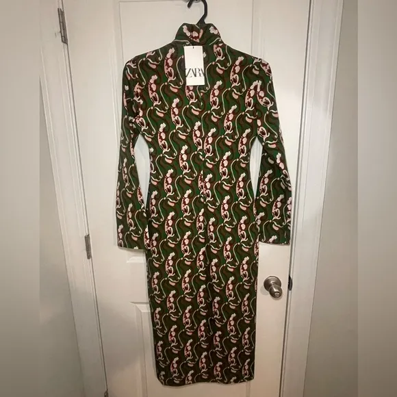 🆕💚NWT Long Sleeve Zara Dress Green Print Side Slit Vintage Mod Style ❤️‍🔥