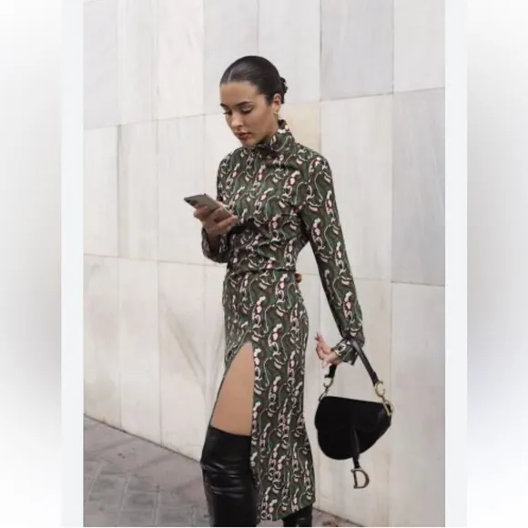 🆕💚NWT Long Sleeve Zara Dress Green Print Side Slit Vintage Mod Style ❤️‍🔥