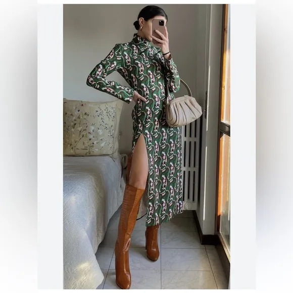 🆕💚NWT Long Sleeve Zara Dress Green Print Side Slit Vintage Mod Style ❤️‍🔥
