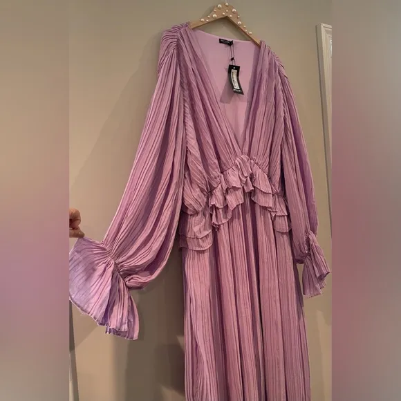 NWT Nasty Gal Plus V-Neck Frill Detail Pleated Maxi Dress Lilac, 24W Spring Prom