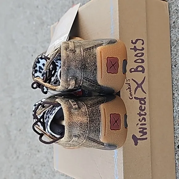 NWT NEW Twisted X Distressed Leopard Boat Shoe Driving Moc Size 2