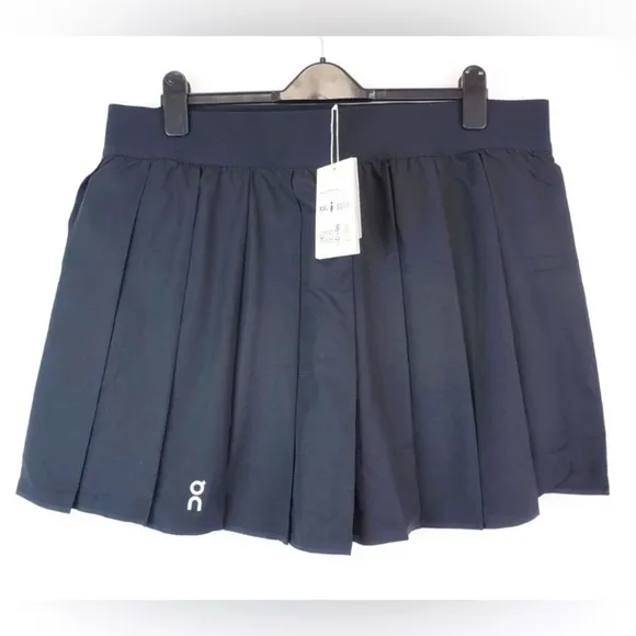 NWT [On Running] Court Pleated Athletic Tennis Skirt Skort in Black Women’s XXL