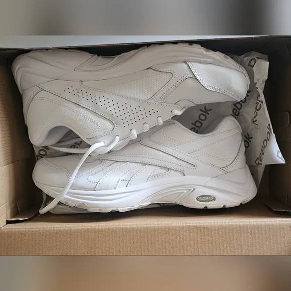 NWT Reebok Walking Shoes