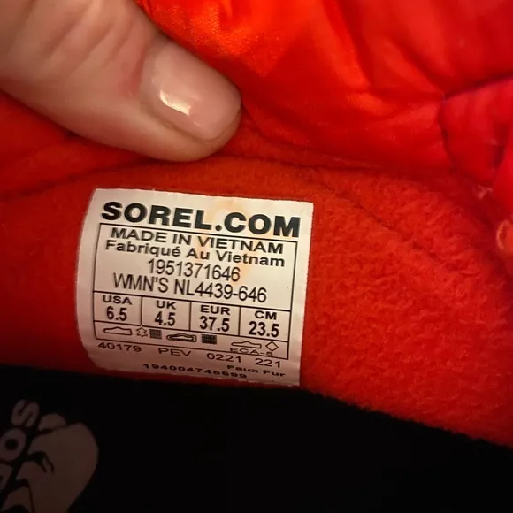 NWT SOREL puffer zip boots! FASHION FORWARD and cozy❤️❤️see pic for details