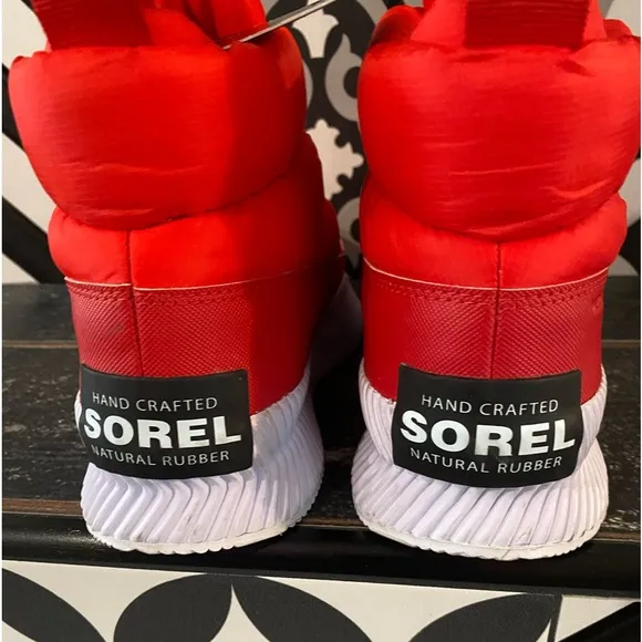 NWT SOREL puffer zip boots! FASHION FORWARD and cozy❤️❤️see pic for details