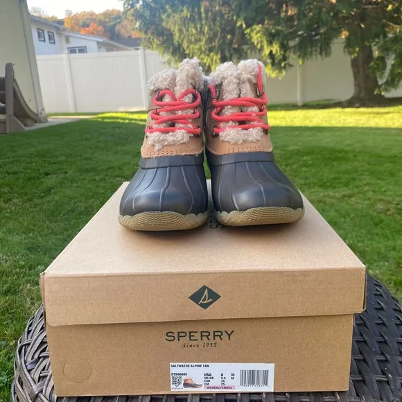 NWT Sperry Women's Saltwater Alpine Water Resistant Bootie Boots Shoes(Sz. 8)