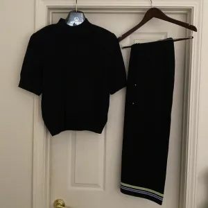 *NWT* ST JOHN SPORT Black Knit Skirt w/ Black Knit Shoes Sleeve Top Size L