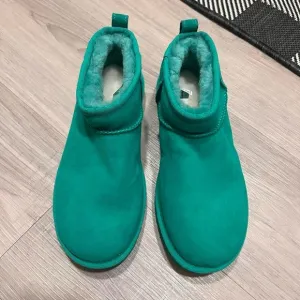 NWT UGG Classic Ultra Mini Boots