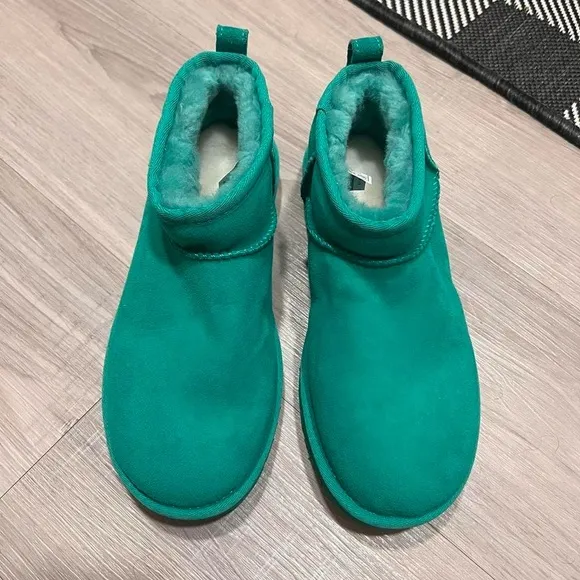 NWT UGG Classic Ultra Mini Boots