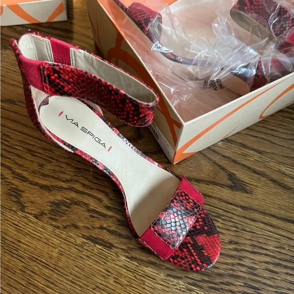 NWT VIA SPIGA Faux Snakeskin Red and Black Heels, Size 8.5