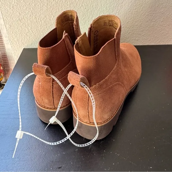 NWT Vionic Charm Brionie Chelsea  Ankle Boots That Include Three-Zone Comfort