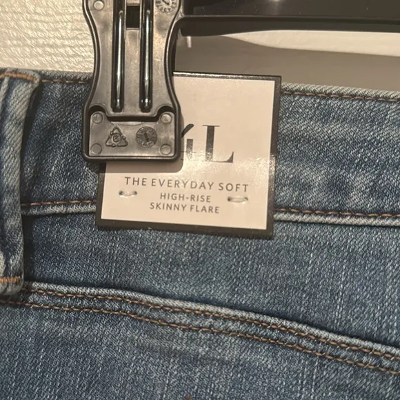 NWT White House Black Market Skinny Flare High Rise Everyday Soft Denim Jean 14L