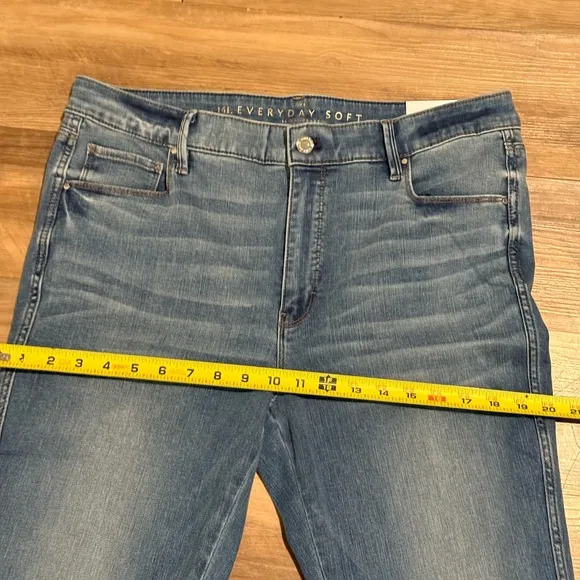 NWT White House Black Market Skinny Flare High Rise Everyday Soft Denim Jean 14L