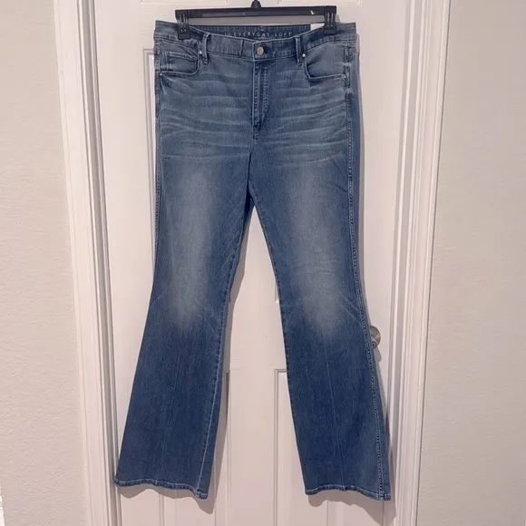 NWT White House Black Market Skinny Flare High Rise Everyday Soft Denim Jean 14L