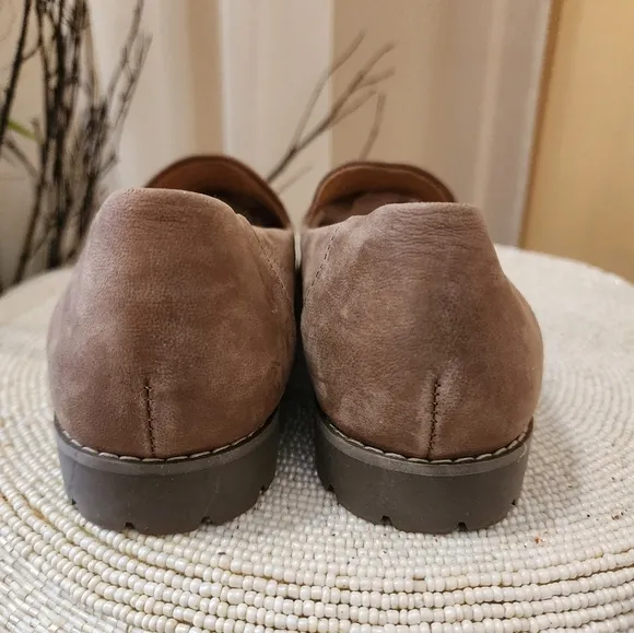 NWT.Loafers Comfort  Me Too leather Womens 8 M  Casual