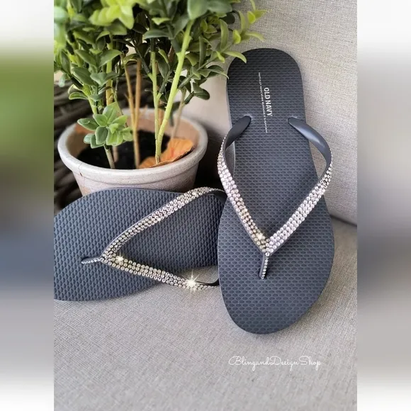 Old Navy Gray Sandals Flip Flops Gray Women's Beach Shoes With Rhinestones