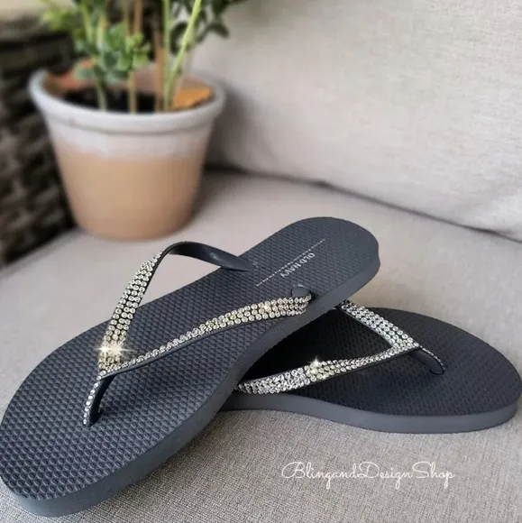 Old Navy Gray Sandals Flip Flops Gray Women's Beach Shoes With Rhinestones