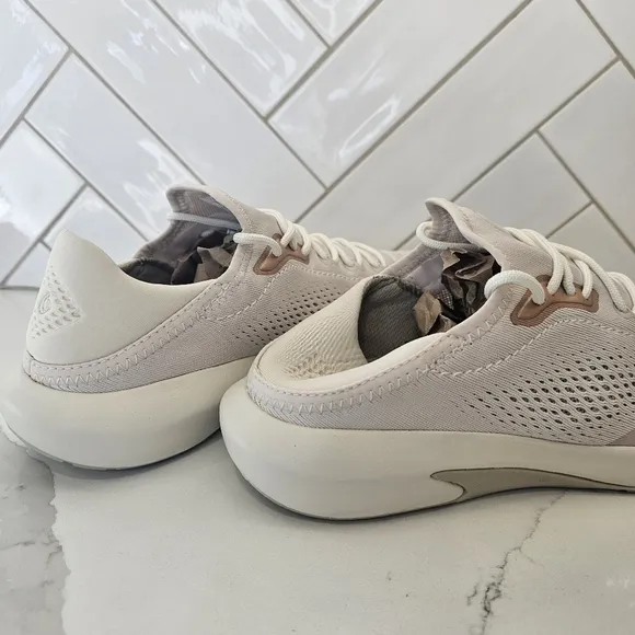 Olukai Kaholo Shoes Women's Size 10 Color Tapa NWT Athletic Breathable Support