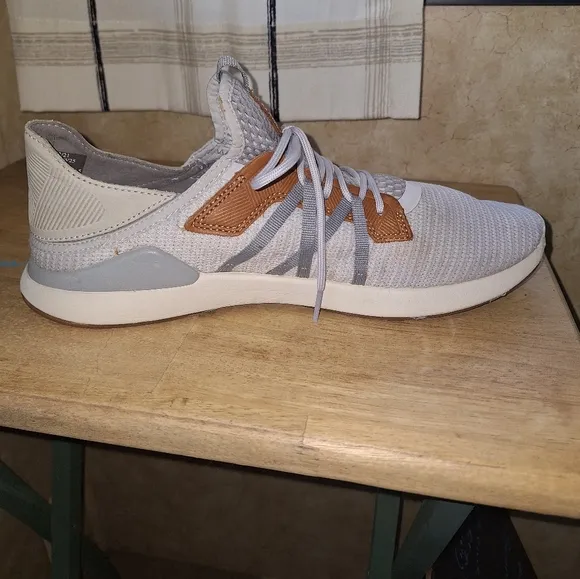 Olukai Men's Mio LI Gray and Brown Athletic Shoes In A Size 11.5. Pre-loved