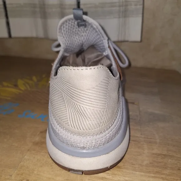 Olukai Men's Mio LI Gray and Brown Athletic Shoes In A Size 11.5. Pre-loved