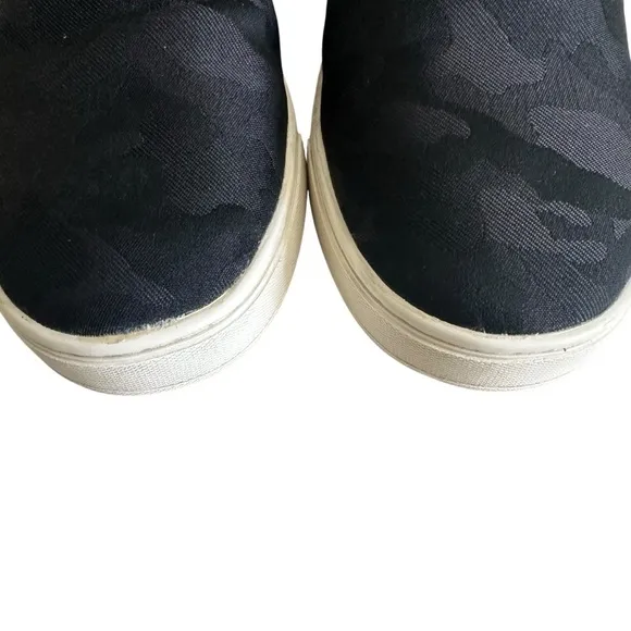 OLUKAI PEHUEA PA’I SLIP ON LAVA ROCK KE AU CAMO SHOES SIZE 7.5