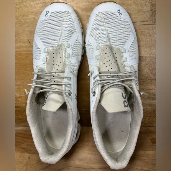 On Cloud 5 LIGHTWEIGHT REFLECTIVE Womens Size 11 Running Shoes Sneakers White