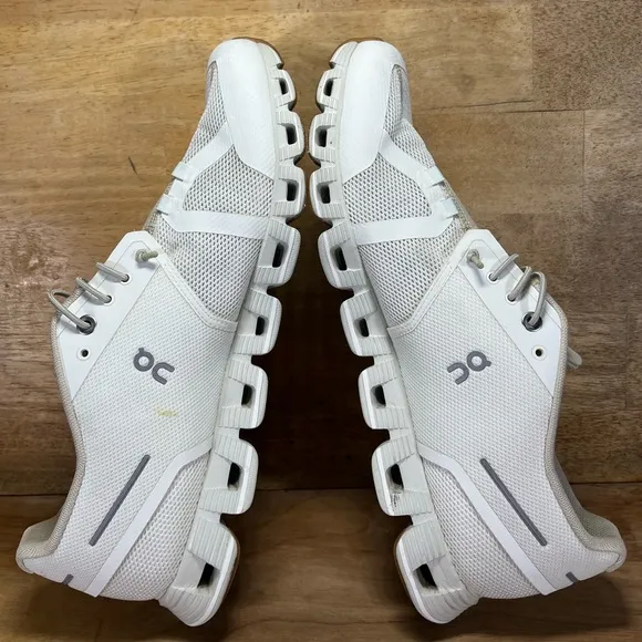 On Cloud 5 LIGHTWEIGHT REFLECTIVE Womens Size 11 Running Shoes Sneakers White