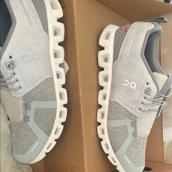 On Cloud - Cloud 5 Terry - Women’s 9.5 - Glacier/Lunar