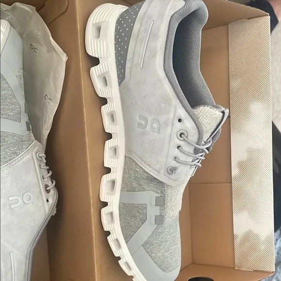 On Cloud - Cloud 5 Terry - Women’s 9.5 - Glacier/Lunar