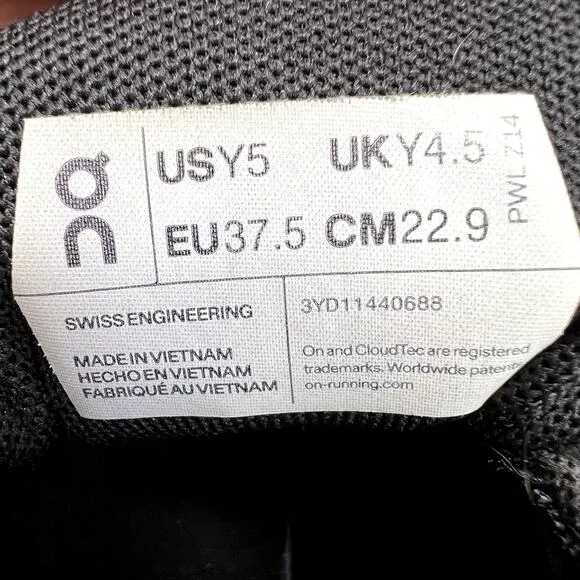 On Cloud Sky Sneakers Kids Youth 5 Dark Blue Athletic Running Shoes 3YD11440688