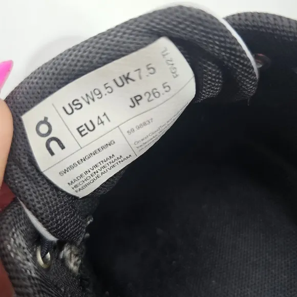 On Cloud Women’s Running Shoes | Glacier Grey | Size 9.5