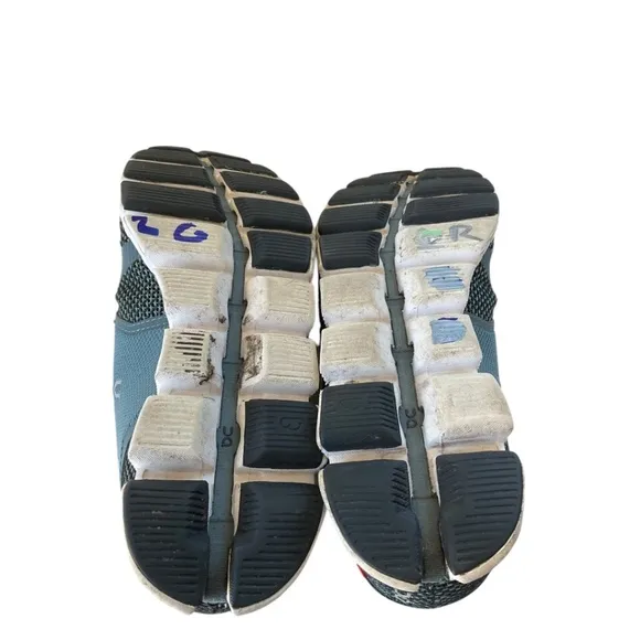 On Cloud Women's Sneakers in Tide/Magnet