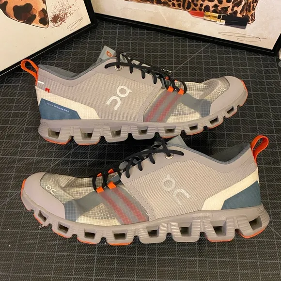 ON Cloud X Shift Alloy/Red size 10.5