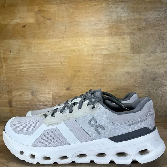 On CloudRunner 2 REFLECTIVE Mens Size 12 Running Shoes Sneakers Frost White