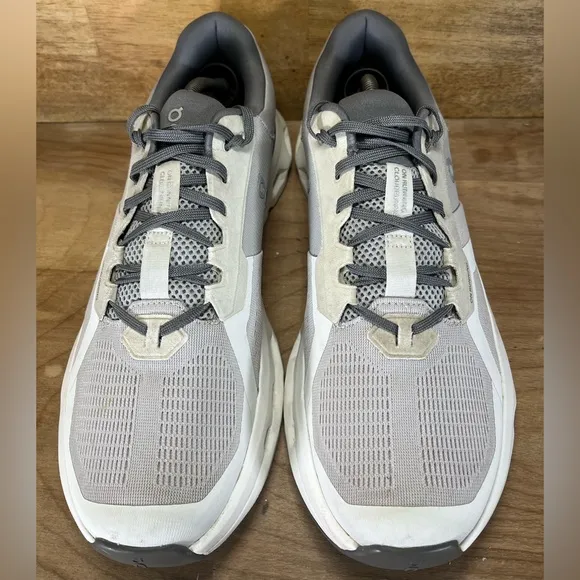 On CloudRunner 2 REFLECTIVE Mens Size 12 Running Shoes Sneakers Frost White