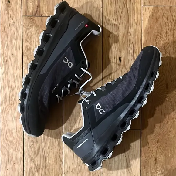 On Running Womens Cloud Vista  Black Trail Shoes