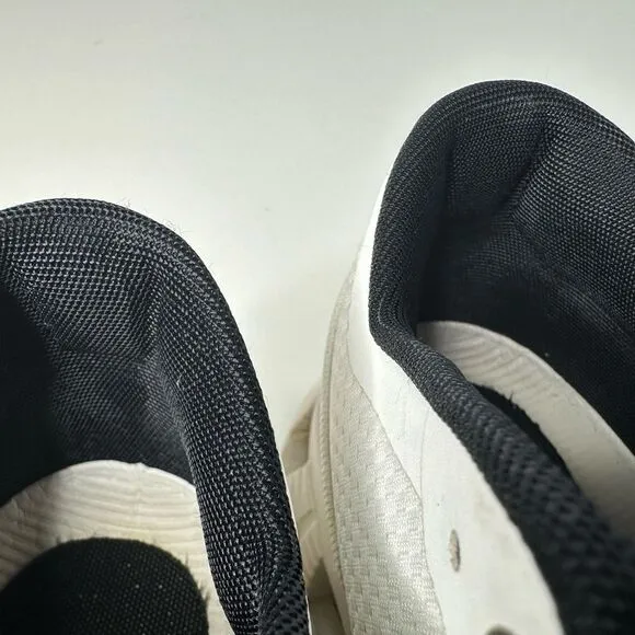 ON Women's Running Black and White Cloud X Shoes size 9.5