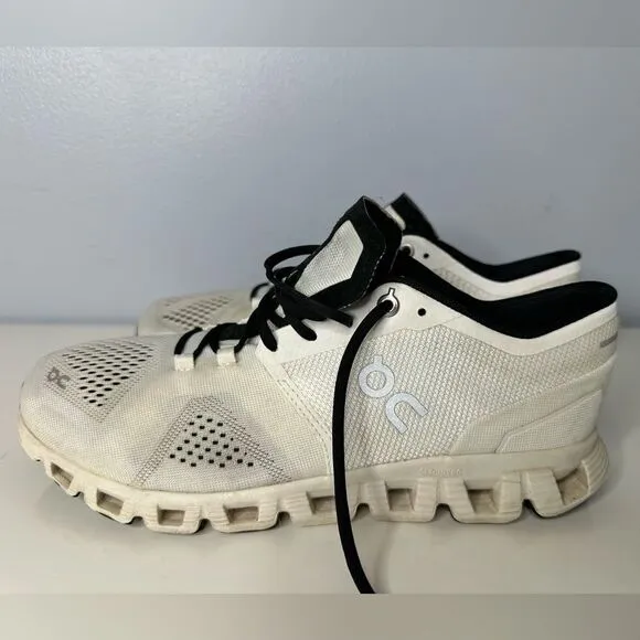 ON Women's Running Black and White Cloud X Shoes size 9.5
