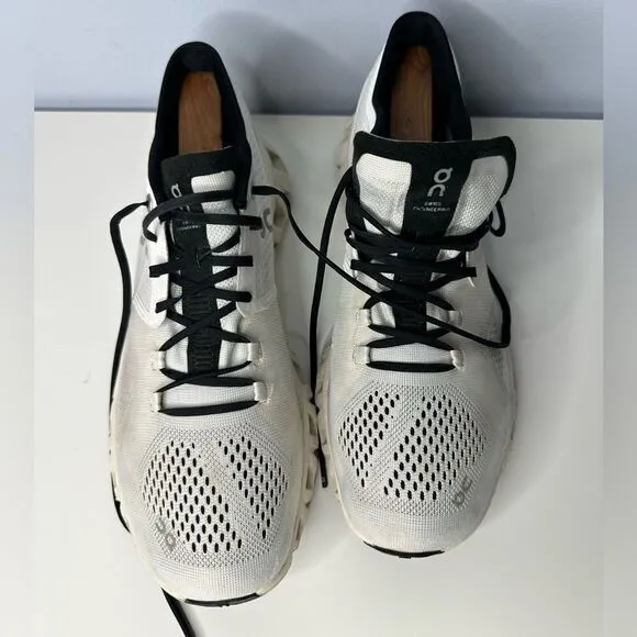 ON Women's Running Black and White Cloud X Shoes size 9.5