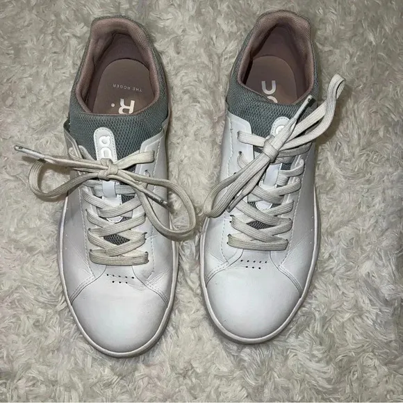 On Women's THE ROGER Advantage Shoes White and Rose Size 9