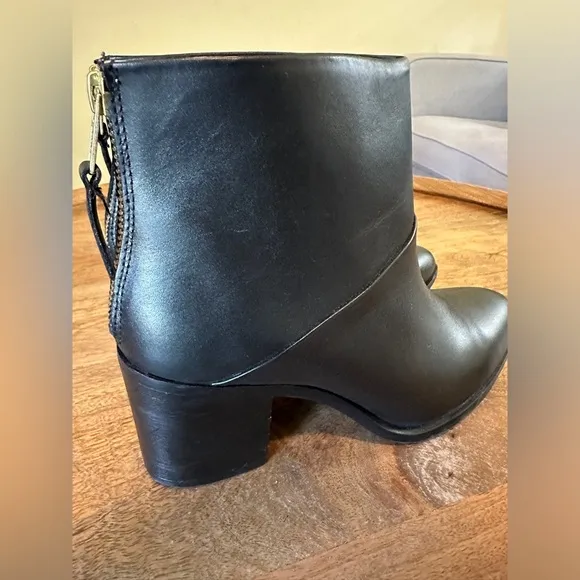 Only tried on!! Nisolo Womens Dari Boot Black Leather Size 7.5 M