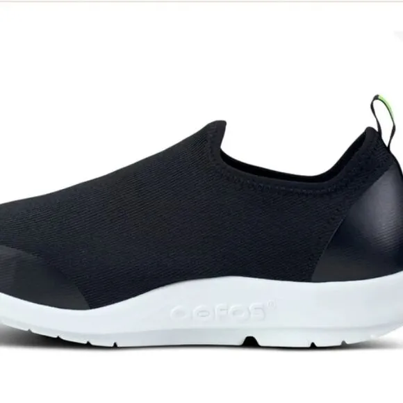 OOFOS OOMG Sport Low Shoe- White/Black