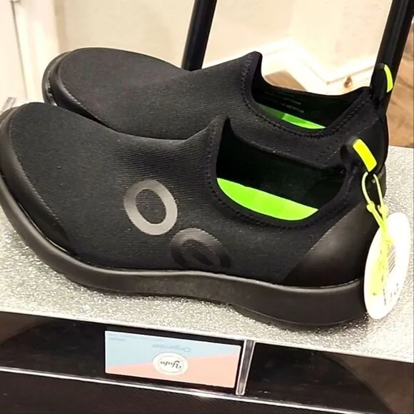 OOFOS OOMG Sport Low Shoe- White/Black