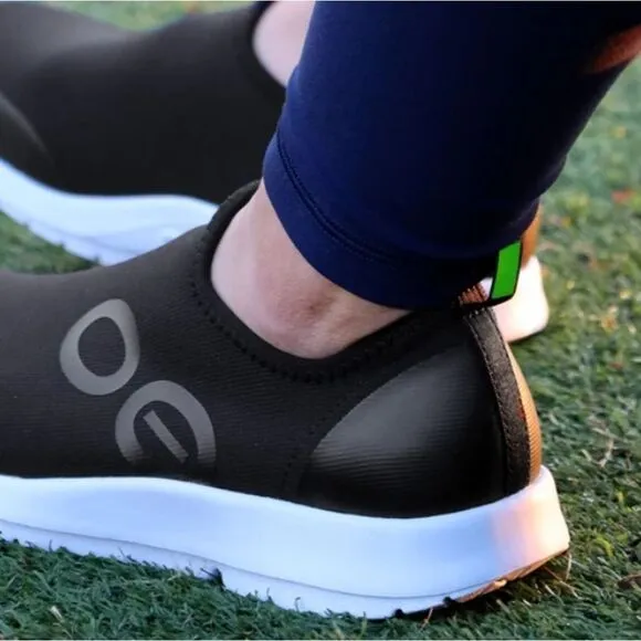 OOFOS OOMG Sport Low Shoe- White/Black