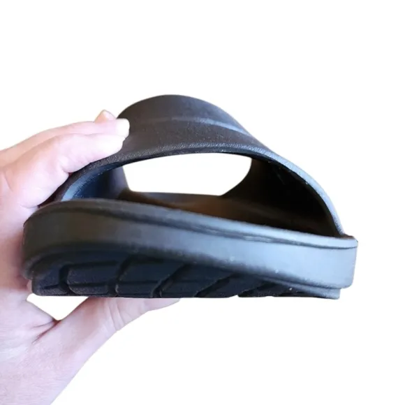 OOFOS Unisex Black Recovery Workout Sandals Men SZ 8 / Women SZ 10